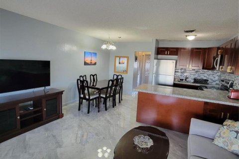 Condominio en venta en Hallandale Beach, Florida, 1 dormitorio, 58.06 m2 № 2084505 - foto 4