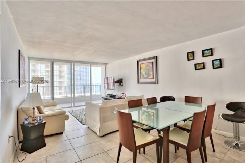 Condominio en venta en Miami, Florida, 1 dormitorio, 74.32 m2 № 2006272 - foto 1