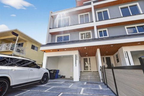 Casa en alquiler en North Miami Beach, Florida, 3 dormitorios, 227.61 m2 № 1990470 - foto 11