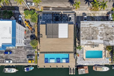 Casa en alquiler en North Miami Beach, Florida, 3 dormitorios, 227.61 m2 № 1990470 - foto 15