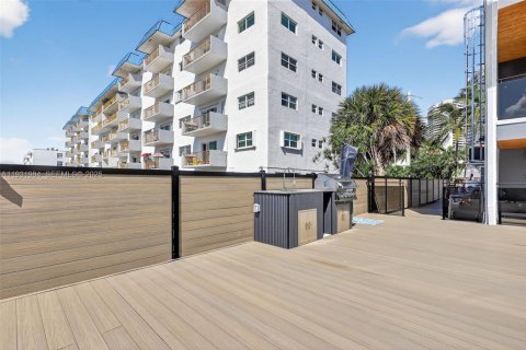 Casa en alquiler en North Miami Beach, Florida, 3 dormitorios, 227.61 m2 № 1990470 - foto 7