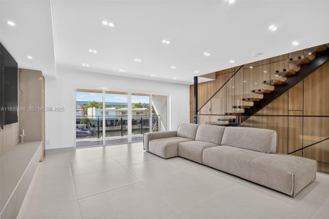 Casa en alquiler en North Miami Beach, Florida, 3 dormitorios, 227.61 m2 № 1990470 - foto 29