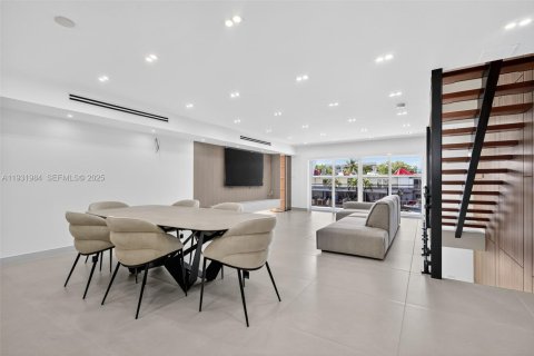 Casa en alquiler en North Miami Beach, Florida, 3 dormitorios, 227.61 m2 № 1990470 - foto 28