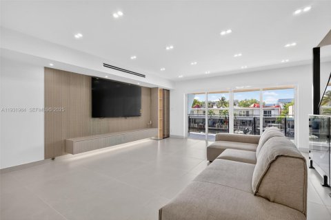 Casa en alquiler en North Miami Beach, Florida, 3 dormitorios, 227.61 m2 № 1990470 - foto 30