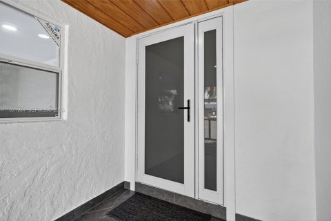 Casa en alquiler en North Miami Beach, Florida, 3 dormitorios, 227.61 m2 № 1990470 - foto 16