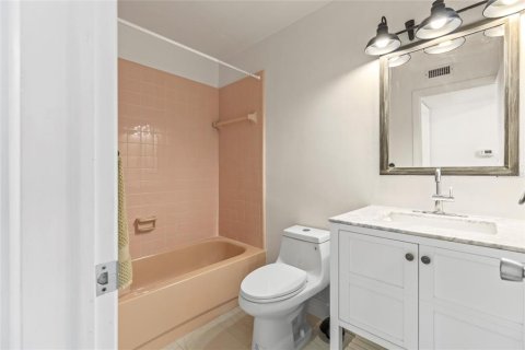 Condo in Largo, Florida, 1 bedroom  № 1518794 - photo 9