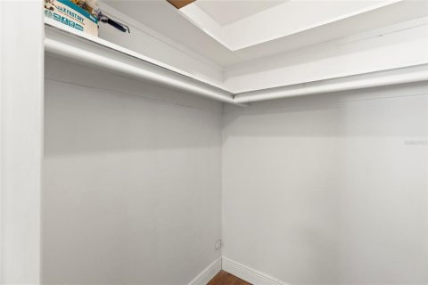 Condo in Largo, Florida, 1 bedroom  № 1518794 - photo 13