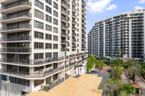 Condo in Miami, Florida, 2 bedrooms  № 1893162 - photo 26