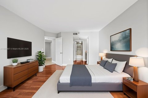 Condo in Miami, Florida, 2 bedrooms  № 1893162 - photo 7