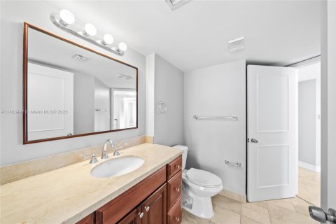 Condo in Miami, Florida, 2 bedrooms  № 1893162 - photo 13