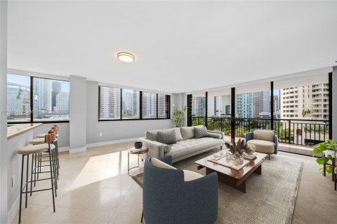 Condo in Miami, Florida, 2 bedrooms  № 1893162 - photo 2