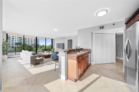 Condo in Miami, Florida, 2 bedrooms  № 1893162 - photo 9