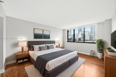 Condo in Miami, Florida, 2 bedrooms  № 1893162 - photo 6