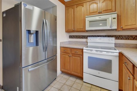 Condo in DeLand, Florida, 2 bedrooms № 2148924 - photo 13