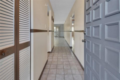 Condo in DeLand, Florida, 2 bedrooms № 2148924 - photo 4