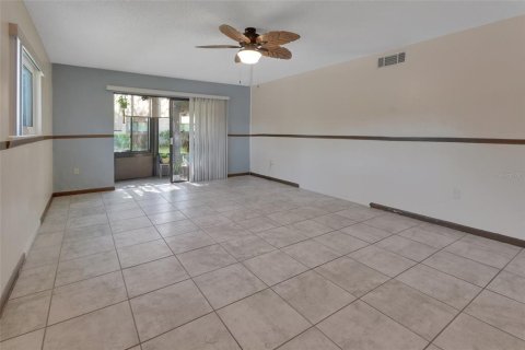 Condo in DeLand, Florida, 2 bedrooms № 2148924 - photo 7