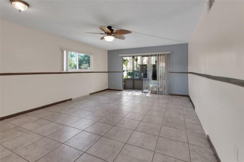 Condo in DeLand, Florida, 2 bedrooms № 2148924 - photo 6