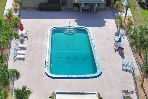 Condo in DeLand, Florida, 2 bedrooms № 2148924 - photo 2