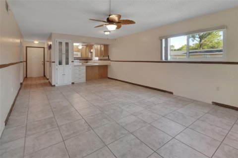 Condo in DeLand, Florida, 2 bedrooms № 2148924 - photo 10