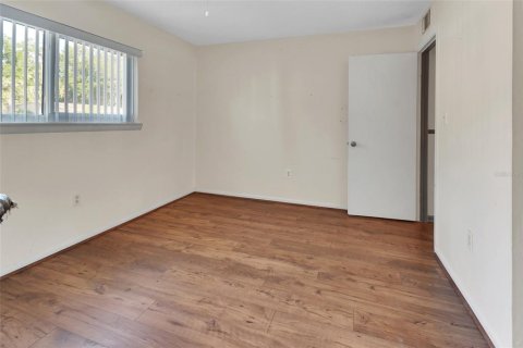 Condo in DeLand, Florida, 2 bedrooms № 2148924 - photo 25