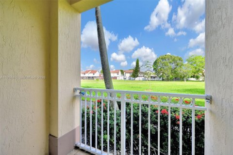 Copropriété à louer à Miami, Floride: 3 chambres, 124.49 m2 № 2011435 - photo 15