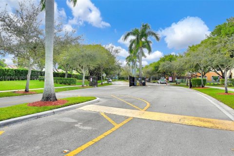 Copropriété à louer à Miami, Floride: 3 chambres, 124.49 m2 № 2011435 - photo 2