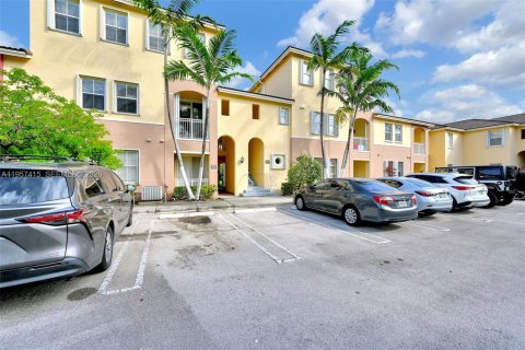 Copropriété à louer à Miami, Floride: 3 chambres, 124.49 m2 № 2011435 - photo 3