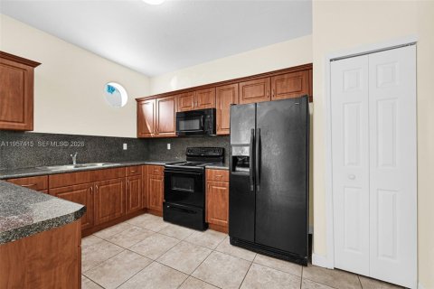 Copropriété à louer à Miami, Floride: 3 chambres, 124.49 m2 № 2011435 - photo 22