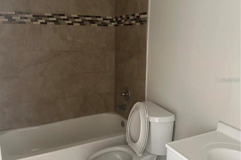 Villa ou maison à louer à Tampa, Floride: 2 chambres, 74.32 m2 № 2344696 - photo 5