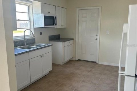 Villa ou maison à louer à Tampa, Floride: 2 chambres, 74.32 m2 № 2344696 - photo 3
