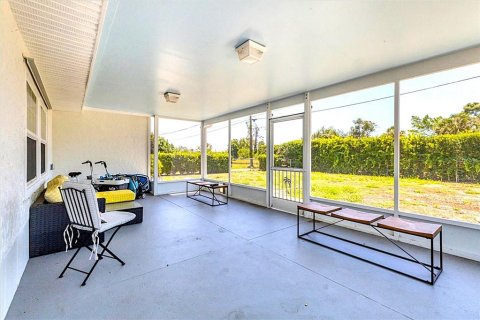 House in Englewood, Florida 3 bedrooms, 174.56 sq.m. № 1737218 - photo 28