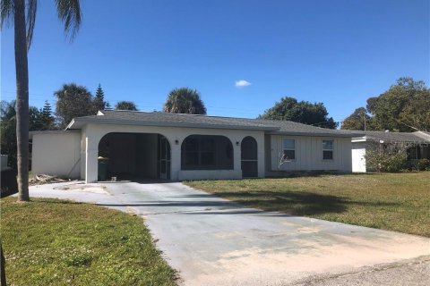 House in Port Charlotte, Florida 3 bedrooms, 123 sq.m. № 1919322 - photo 1