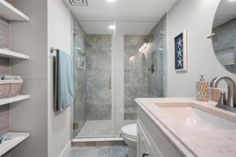 Condo in Jensen Beach, Florida, 2 bedrooms  № 2072332 - photo 23