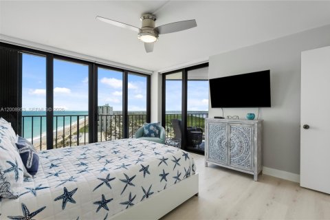 Condo in Jensen Beach, Florida, 2 bedrooms  № 2072332 - photo 17