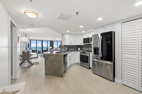 Condo in Jensen Beach, Florida, 2 bedrooms  № 2072332 - photo 5