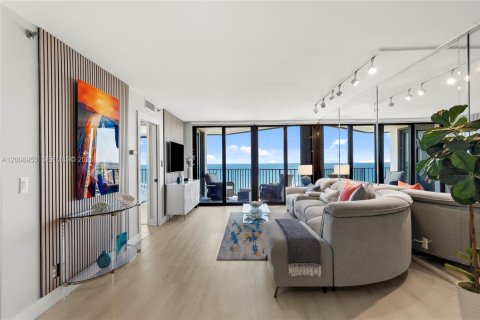 Condo in Jensen Beach, Florida, 2 bedrooms  № 2072332 - photo 9