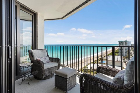 Condo in Jensen Beach, Florida, 2 bedrooms  № 2072332 - photo 13