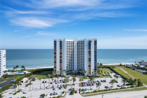 Condo in Jensen Beach, Florida, 2 bedrooms  № 2072332