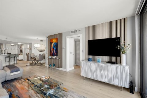 Condo in Jensen Beach, Florida, 2 bedrooms  № 2072332 - photo 11