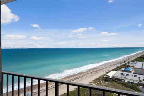 Condo in Jensen Beach, Florida, 2 bedrooms  № 2072332 - photo 12