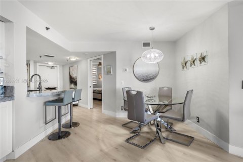 Condo in Jensen Beach, Florida, 2 bedrooms  № 2072332 - photo 7