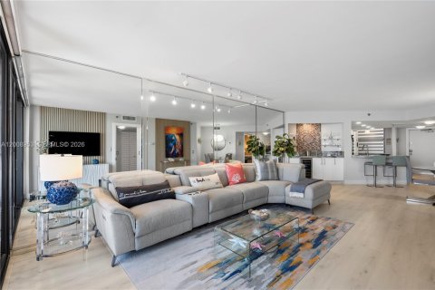 Condo in Jensen Beach, Florida, 2 bedrooms  № 2072332 - photo 10