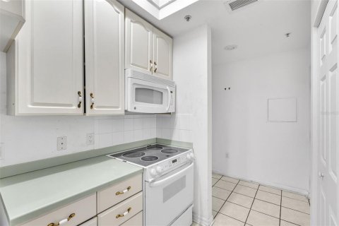 Condo in Venice, Florida, 2 bedrooms № 2093494 - photo 11