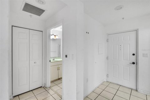 Condo in Venice, Florida, 2 bedrooms № 2093494 - photo 12
