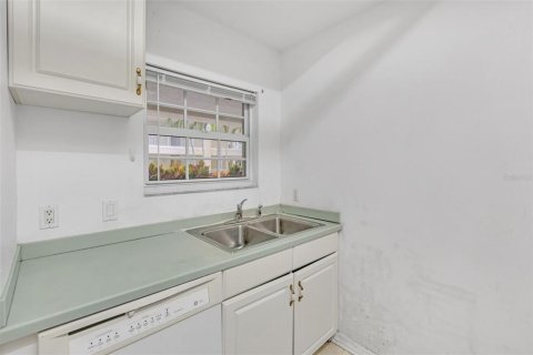 Condo in Venice, Florida, 2 bedrooms № 2093494 - photo 10