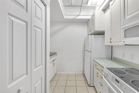 Condo in Venice, Florida, 2 bedrooms № 2093494 - photo 9