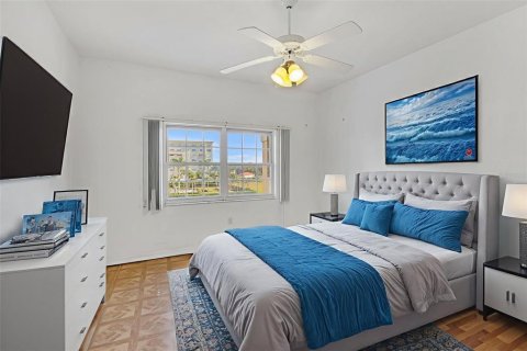 Condo in Venice, Florida, 2 bedrooms № 2093494 - photo 17