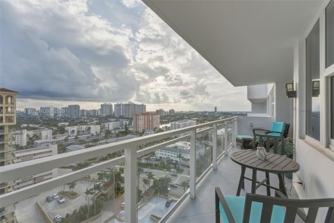 Condo in Hallandale Beach, Florida, 2 bedrooms  № 2059438 - photo 12