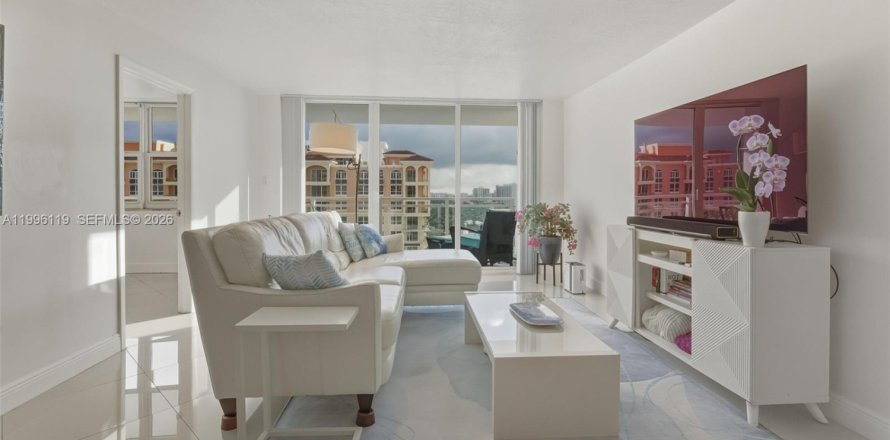 Condo in Hallandale Beach, Florida, 2 bedrooms  № 2059438
