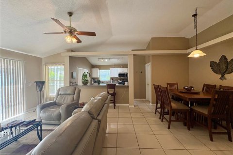 Villa ou maison à louer à Tampa, Floride: 3 chambres, 143.26 m2 № 2094551 - photo 2